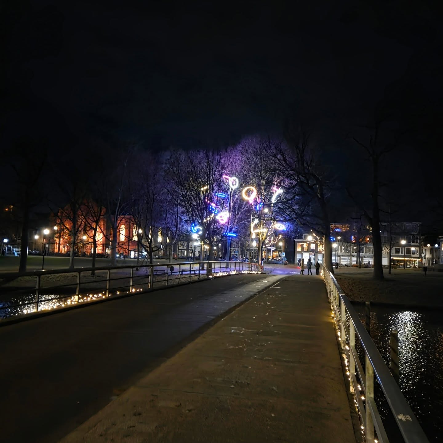 De lichtjes branden weer volop, het einde van het jaar komt in zicht. Heb jij dit jaar meer dan 2901 euro geïnvesteerd? Dan kom je in aanmerking voor een extra aftrekpost in je IB aangifte. Of ben je er nog net niet? Dan toch nog even shoppen voor het einde van het jaar 😉